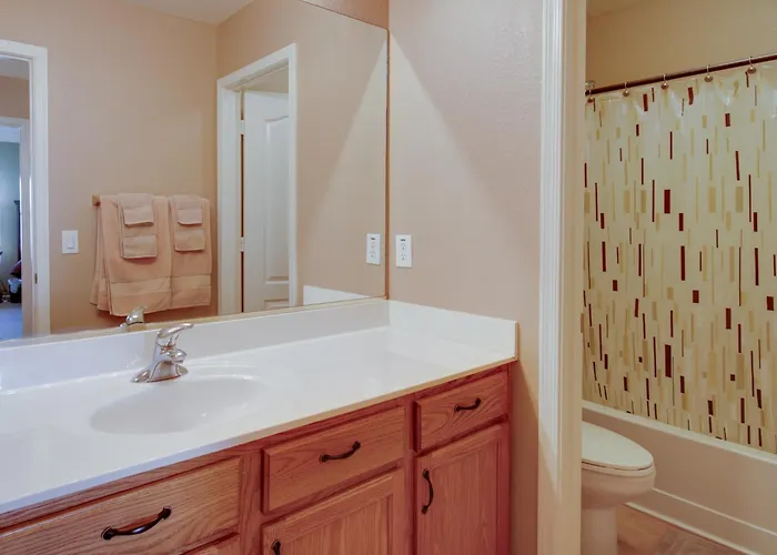 Near Hikes! Snowbird Escape W/ Pool In Gilbert *