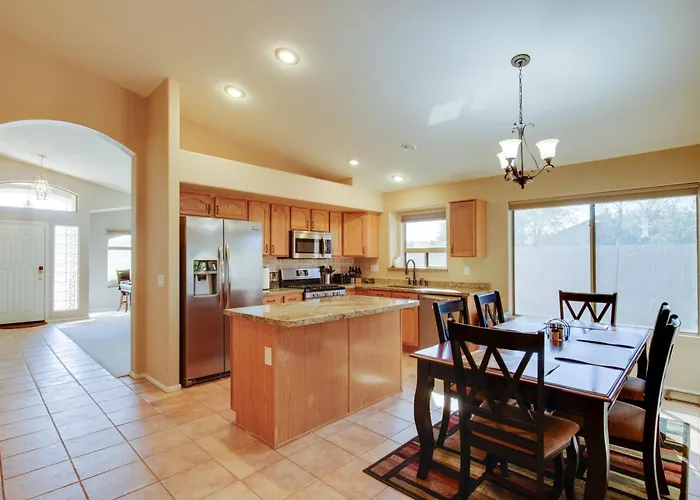 Near Hikes! Snowbird Escape W/ Pool In Gilbert Queen Creek